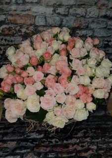 Букет из 35 кустовых роз &laquo;Корнелия&raquo;