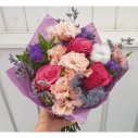 БУКЕТ С РОЗАМИ ЯРКИЙ КОМПЛИМЕНТ