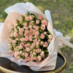 Букет из кустовых роз &laquo;Разноцветный микс&raquo;