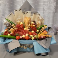 Съедобная композиция &laquo;Всё что нужно&raquo;