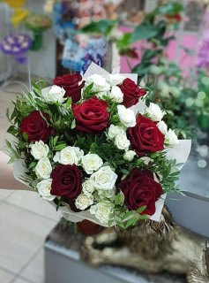 Букет из роз с фисташкой &laquo;Снежная королева&raquo;