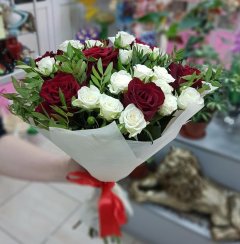 Букет из роз с фисташкой &laquo;Снежная королева&raquo;