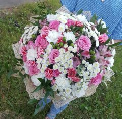 Букет из роз и хризантем &laquo;Сердечная благодарность&raquo;