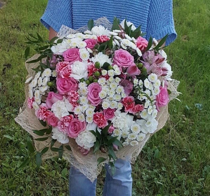 Букет из роз и хризантем «Сердечная благодарность» — доставка цветов Мытищах
