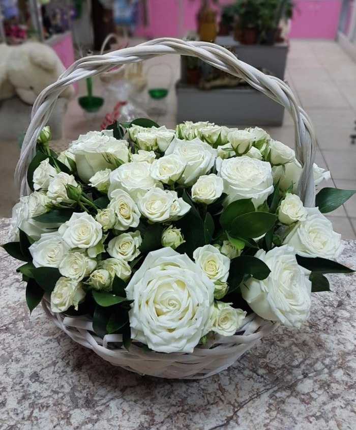 Цветы в корзине «Белоснежка» — доставка цветов Мытищах